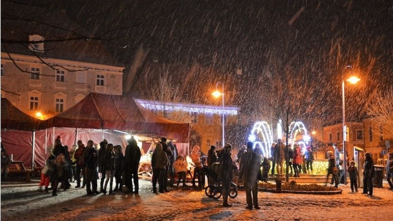 Vánoční trhy spojili v Týně nad Vltavou s koncertem
